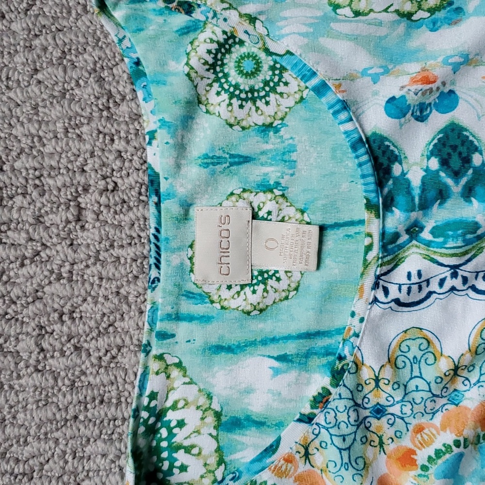 Chicos size 0, Medium, cold shoulder top - Picture 3 of 4